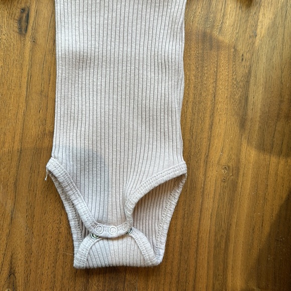 Lovely Littles Ribbed Short Sleeve Onesie, Baby Pink Maive newborn 0 months - Picture 4 of 4